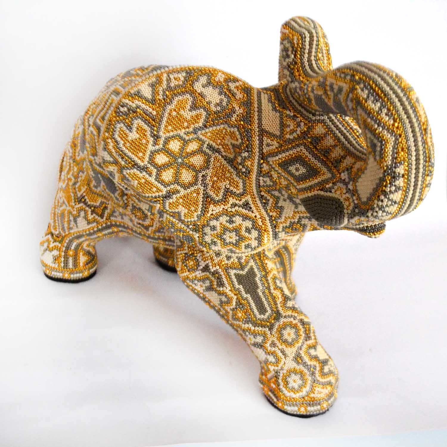 Elefante de arte huichol (Wixarika)