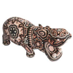 Nilpferd mit Huichol-Kunst - Einzigartiges Sammlerstück