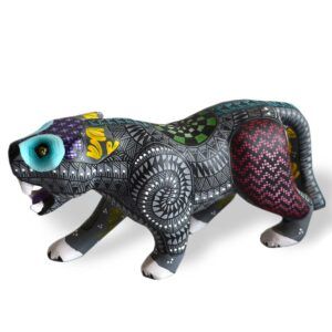 Jaguar caminando en alebrije