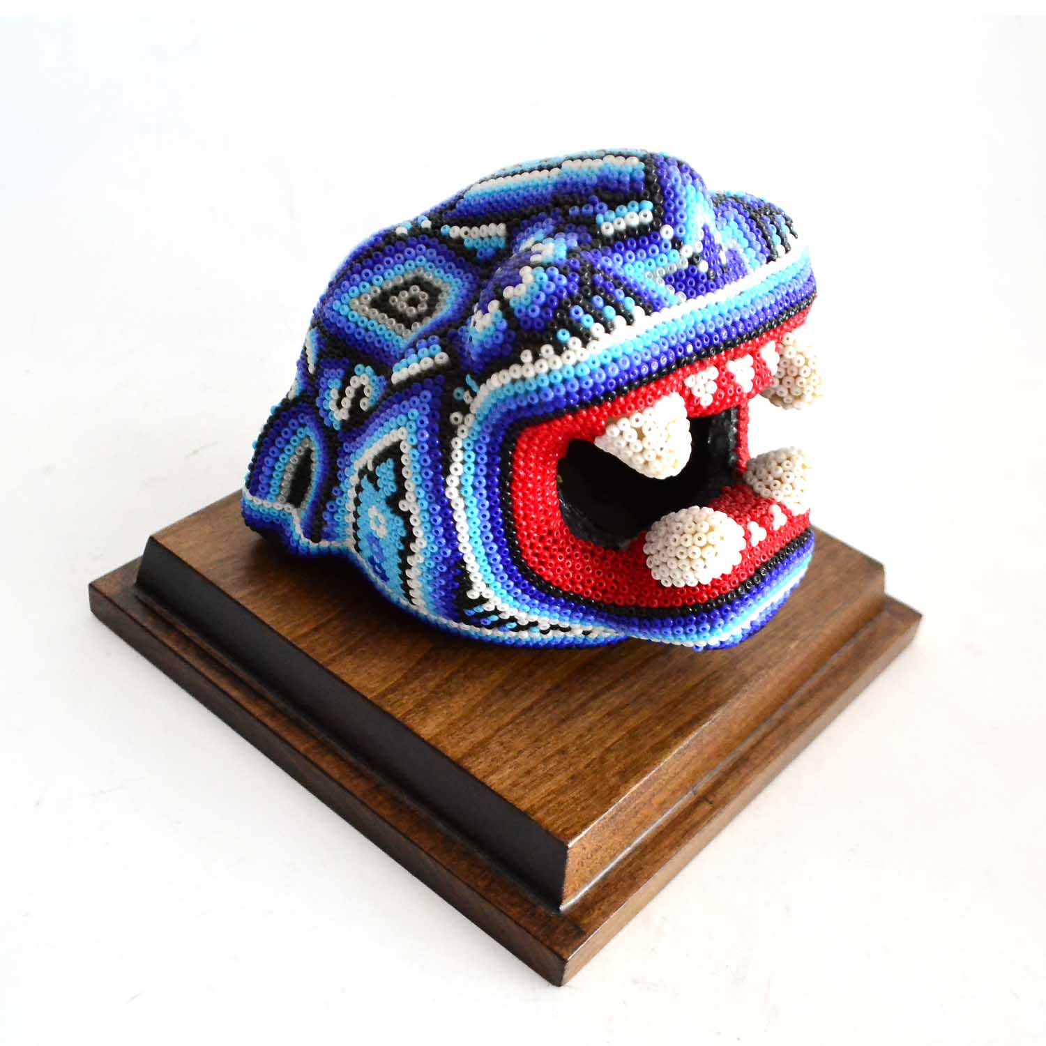 Cabeza de jaguar especial en arte huichol