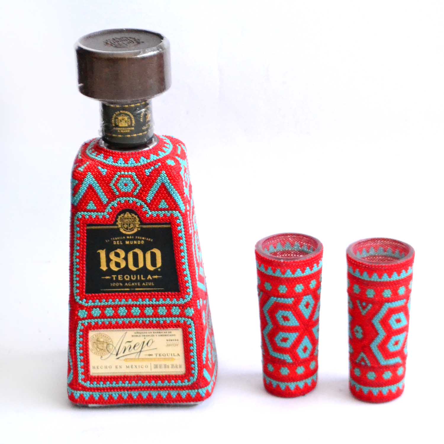 Tequila 1800 añejo con arte huichol