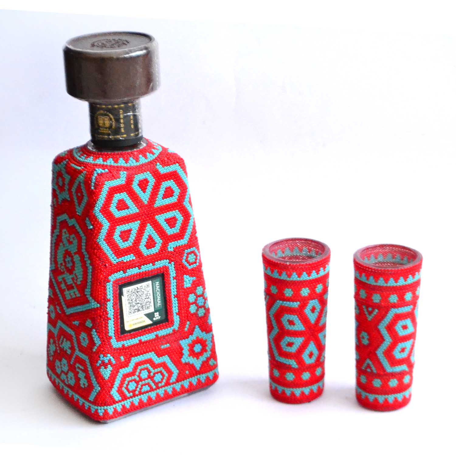 Tequila 1800 añejo con arte huichol