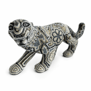 Jaguar caminando de arte huichol