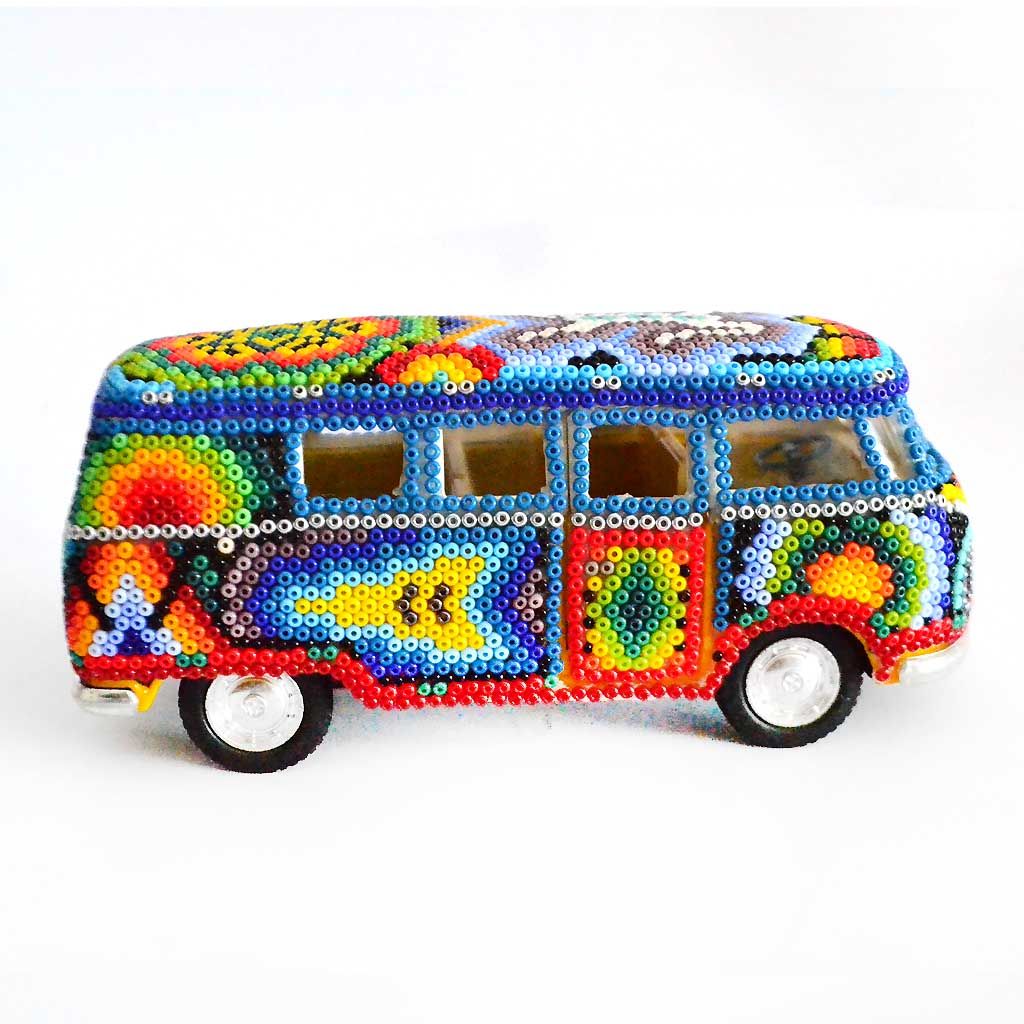 Combi à l’échelle 1:32 en art huichol