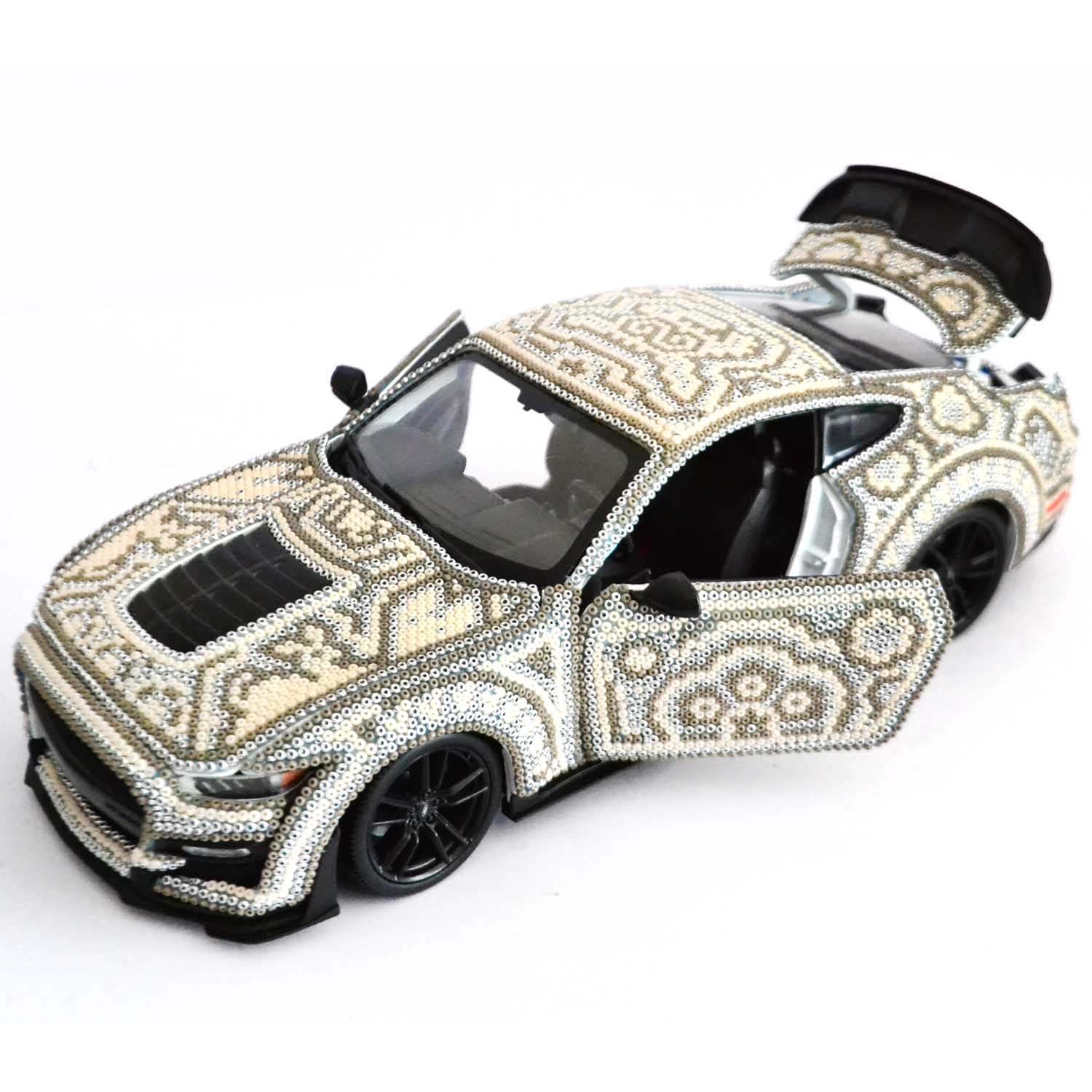 Mustang 2020 de Arte Huichol - Imagen 3