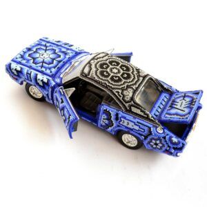 Dodge Charger 1969 a Escala en Arte Huichol | Escultura Wixárika Única