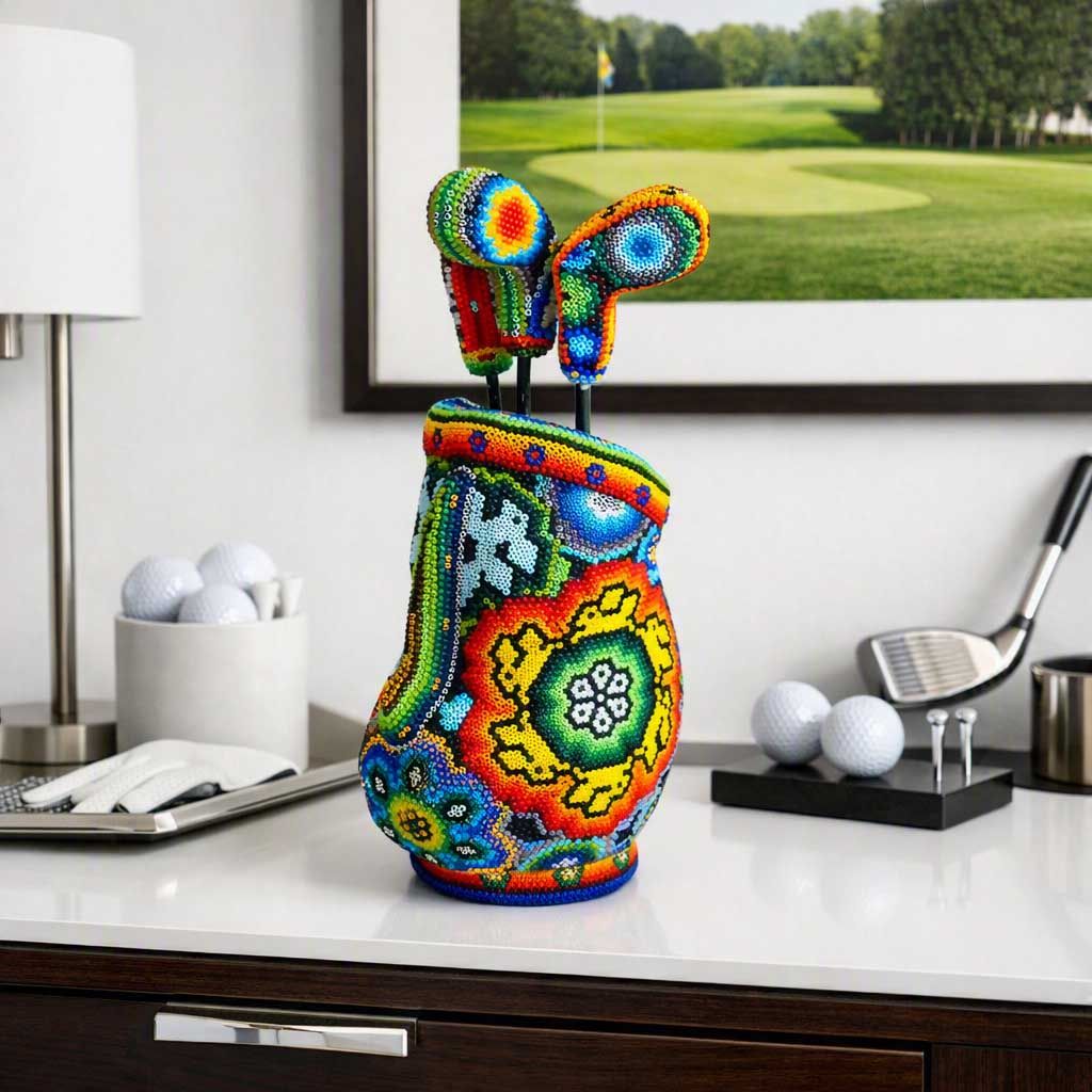 Bolsa con palos de golf en arte huichol