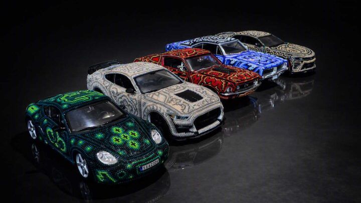 Colección de autos intervenidos con Arte Huichol