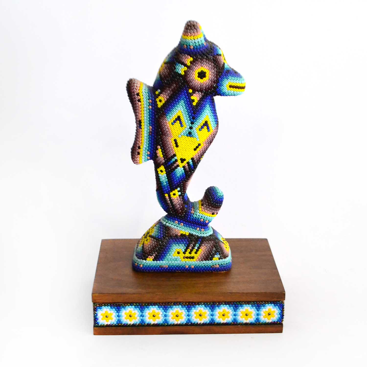 Caballo de Mar especial con base . Arte Huichol