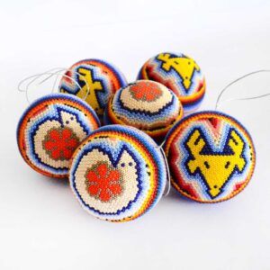 Esferas de arte huichol navideñas
