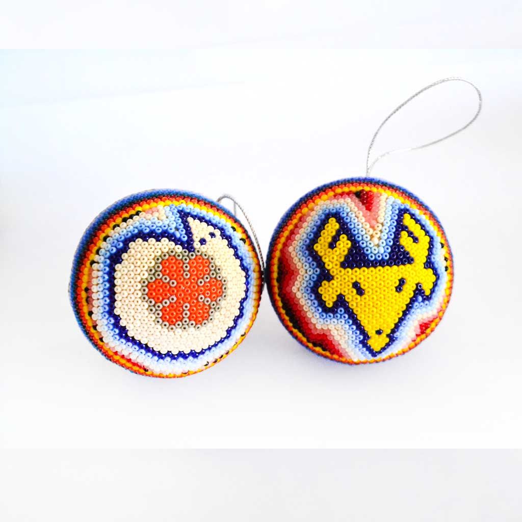 Esferas de arte huichol navideñas
