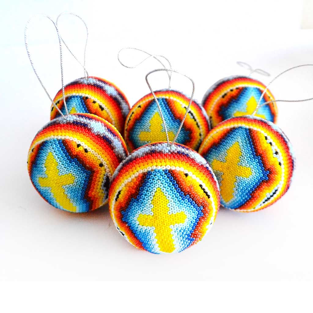 Esferas de arte huichol