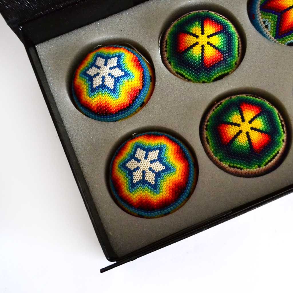 Juego de 6 Esferas Navideñas en Arte Huichol
