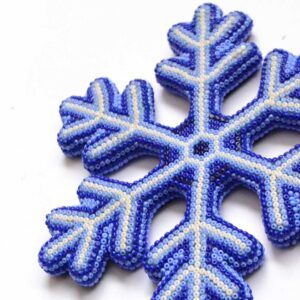 Copo de nieve con arte huichol